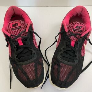 Nike| Revolution 3| pink and black